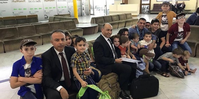 Aileleri DEAŞ'a katılan 17 Türk çocuk Ankara'ya getirildi