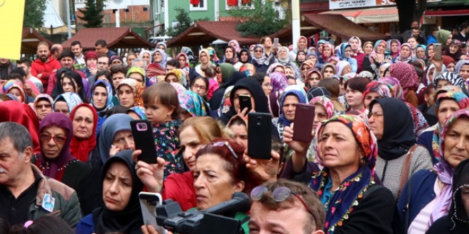 Ölümündeki sır perdesi aralanamayan Rabia'nın babası miting düzenledi