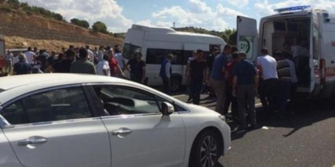 Mardin'de yolcu minibüsü kaza yaptı: 14 yaralı