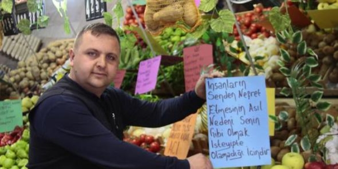 Fiyat etiketlerine ücret yerine özlü sözler yazdı