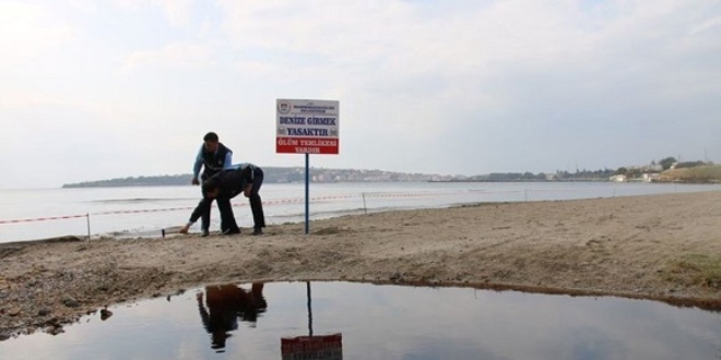 Kızıla boyanan bölgede denize yaklaşmak ve girmek yasaklandı
