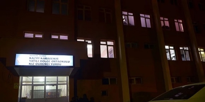 Üzerine dolap düşen öğrencinin okul müdürü açığa alındı