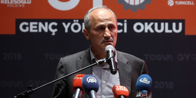 Bakan Turhan gen� y�netici adaylar�n�n ilk dersine girdi