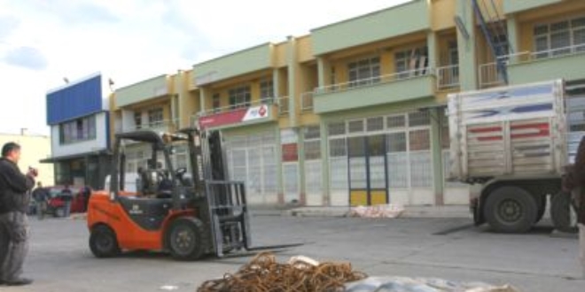 Adana'da forklifte başı sıkışan çocuk öldü