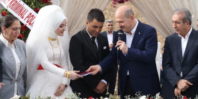Bakan Soylu, polis memurunun nikah şahidi oldu