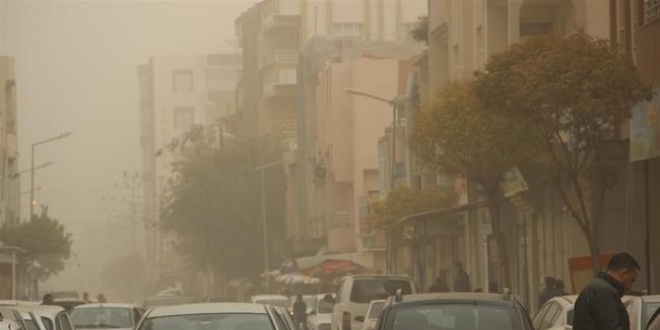 Toz bulutu Şanlıurfa'yı etkisi altına aldı
