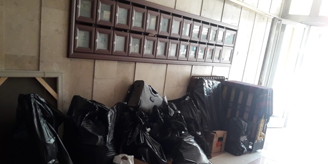 KESK, 1 yıldır oturma eylemi yapanları, binadan çıkardı