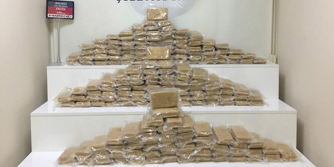 Yolcu otobüsünün tabanından eroin fışkırdı