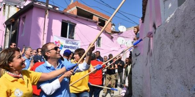 Mahalleyi g�ren �a�k�na d�nd�!