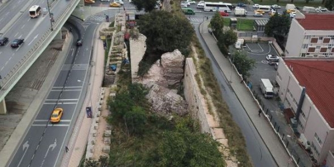 Tarihi surlarda çökme meydana geldi