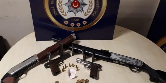 Bursa'da uyu�turucu sat�c�lar�na '�afak' bask�n�