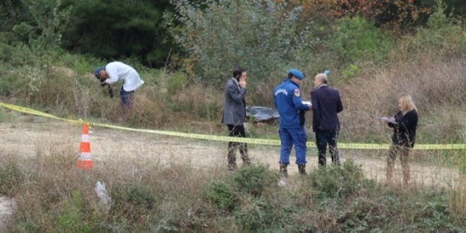 B��aklay�p yol kenar�na att�lar: 1 �l� 1 yaral�