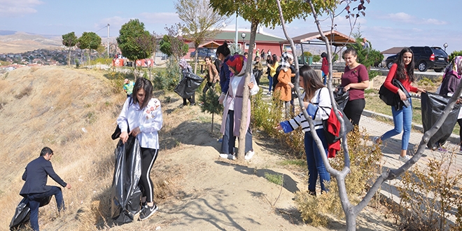 ��renciler �nce ders sonra temizlik yapt�lar