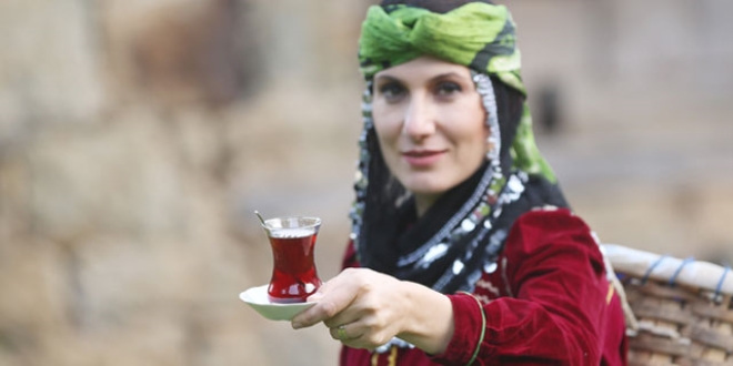 Çay demleme şampiyonu, doğru bilinen yanlışı açıkladı