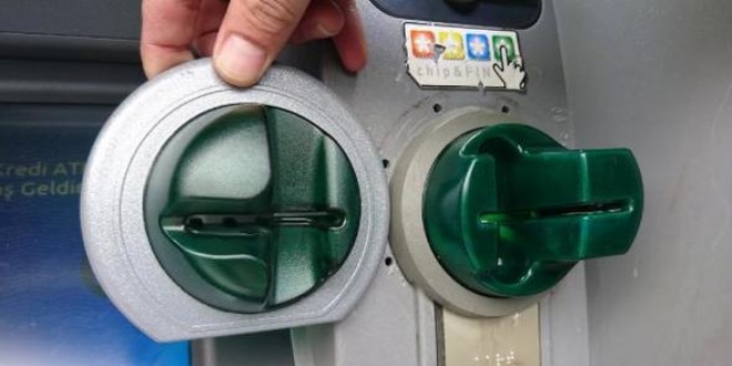 ATM'de kart kopyalayıp vurgun yaptılar