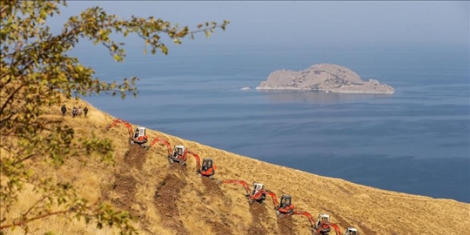 Ye�ili maviyle bin 800 metrede bulu�turuyorlar