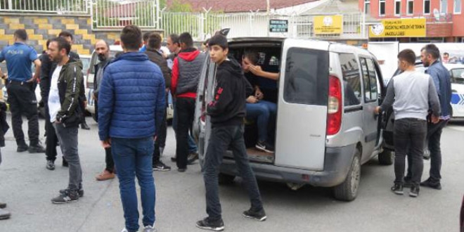 İstanbul'daki lisede bıçaklı dehşet! Yaralı öğrenciler var
