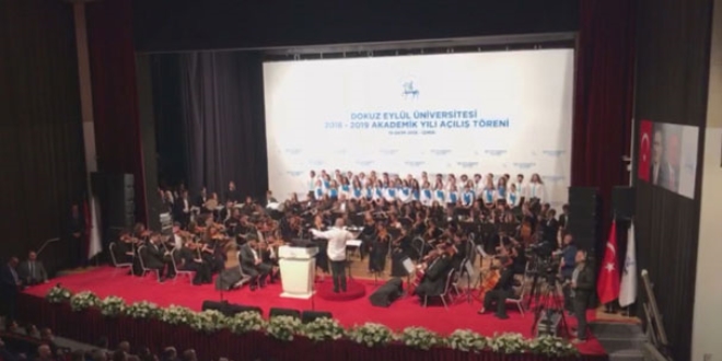 Cumhurbaşkanı Erdoğan'a sürpriz şarkılı açılış