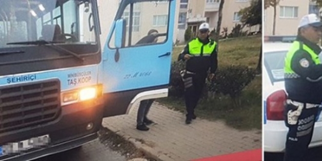 Sürücü alkollü çıktı, öğrencileri okula polis bıraktı