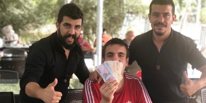 42 dakikada 302 çöp şiş yedi rekoru kırdı