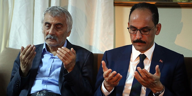 İbrahim Kalın'dan Karakoç ailesine taziye ziyareti