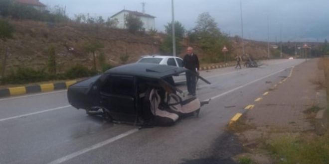 İkiye bölünen araçtan sağ çıktı