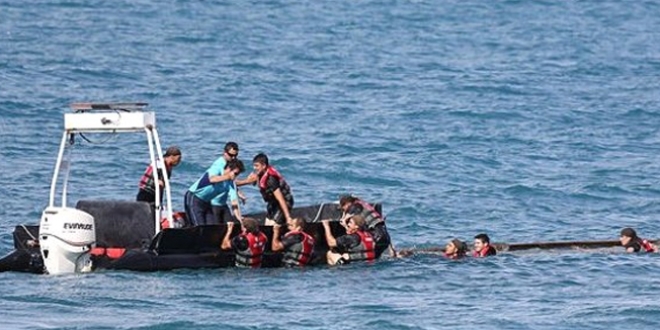 Bodrum açıklarında 30 kişiyi taşıyan tekne battı