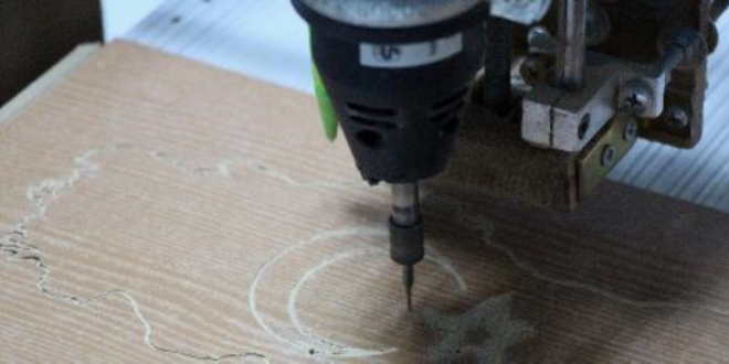 M�hendislik ��rencileri, 7 bin TL'lik CNC makinesini 250 TL'ye yapt�