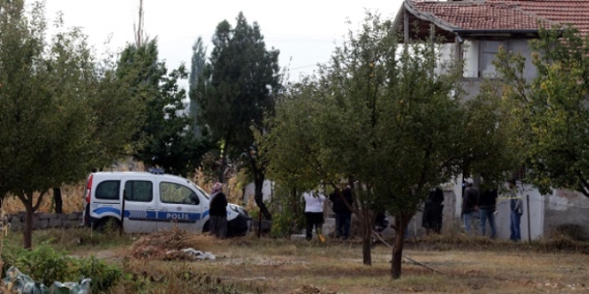 Boşanma aşamasındaki karısını silahla yaraladı
