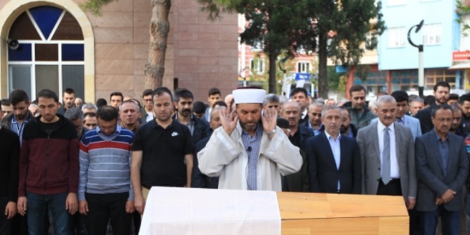 Elif bebek gözyaşları içinde son yolculuğuna uğurlandı