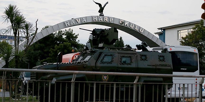 'Harbiyelilere sivil kıyafet dağıtmış'