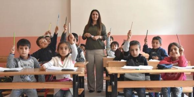 Öğretmen geldi, eğitim başladı