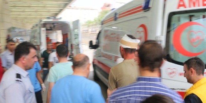 Siirt'te işçileri taşıyan otomobil devrildi: 4 yaralı