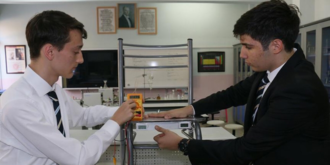 Öğrenciler 'oturduğu yerden' elektrik üretti