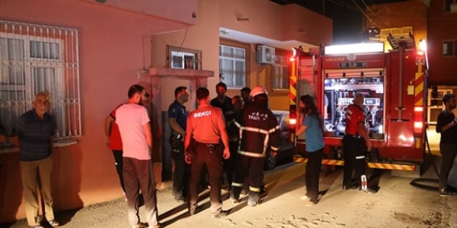 Ayrıldığı eşinin fotoğrafını ateşe verirken evini yaktı