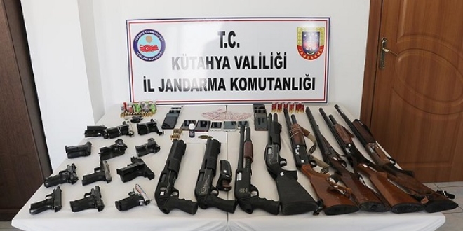 K�tahya merkezli uyu�turucu operasyonu: 25 g�zalt�