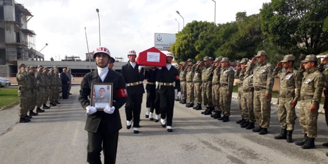 Bedelli asker kalbine yenik düştü
