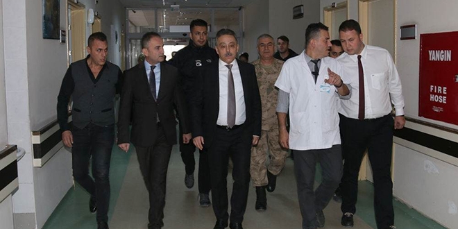 Vali Toprak yaral� askerleri ziyaret etti