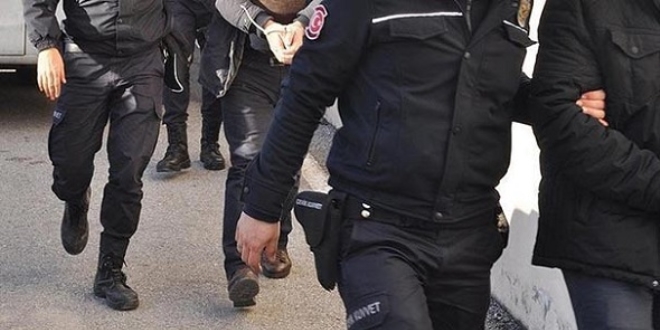 Çoğunluğu aktif görevde olan 20 askere gözaltı