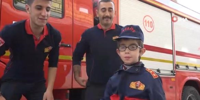 Görme engelli Kerim'in itfaiyeci olma hayali gerçekleşti