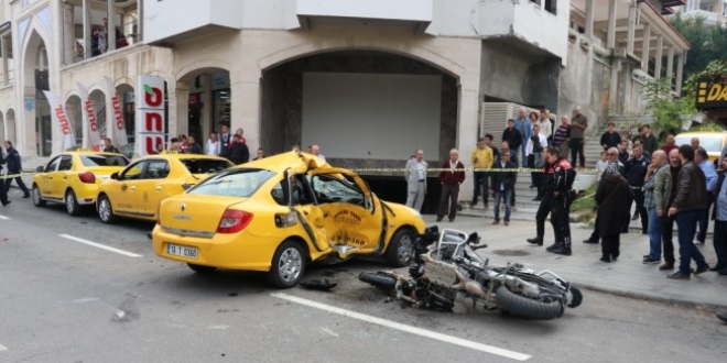 Motosikletli polis timinin çarpıştığı taksi şoförü tutuklandı