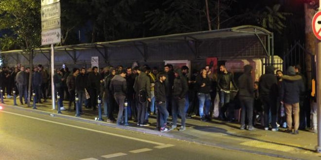 İstanbul'da gece yarısı bedelli askerlik kuyruğu