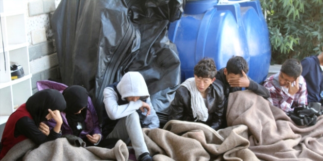 Balıkesir'de 102 düzensiz göçmen yakalandı