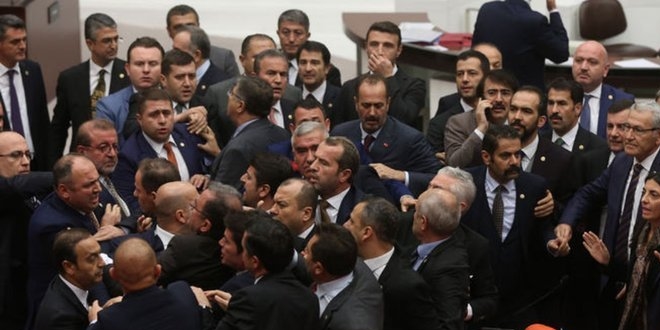 CHP'den MHP'ye 'misliyle karşılık' kararı