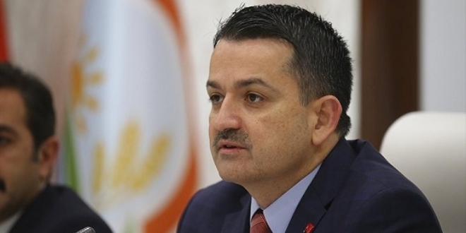 Bakan Pakdemirli, Fox tv muhabirlerini toplantıdan çıkardı
