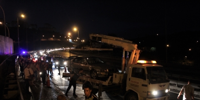 Kocaeli TEM'de 10 araç birbirine girdi: 16 yaralı