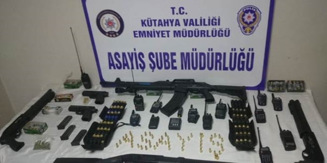 K�tahya'da 'polis telsizi' operasyonu: 9 ki�i g�zalt�na al�nd�