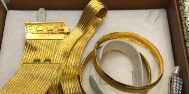 50 bin liral�k alt�nlar� sahibine teslim etti