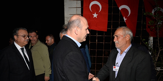 Bakan Soylu'dan şehit ailesine ziyaret
