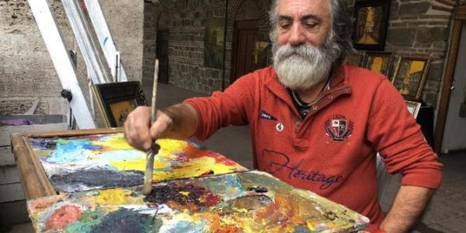 Emekli İngilizce öğretmeni, ömrünü resme adadı